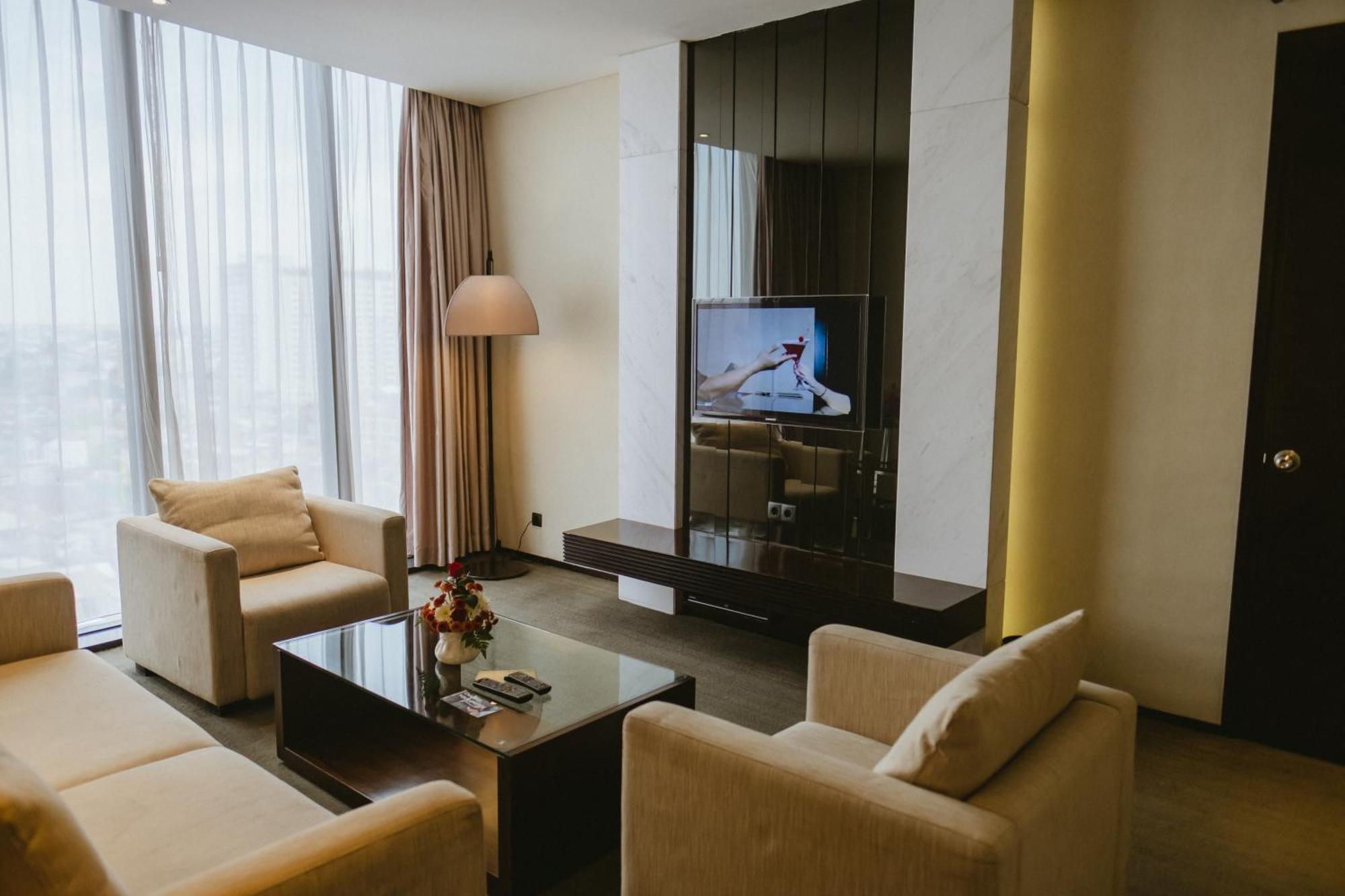 Po Hotel Semarang Exterior photo