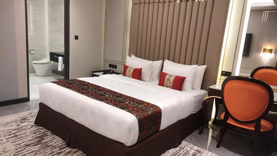 Po Hotel Semarang Exterior photo