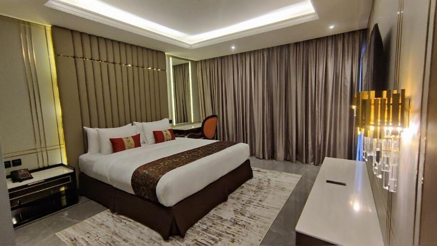 Po Hotel Semarang Exterior photo