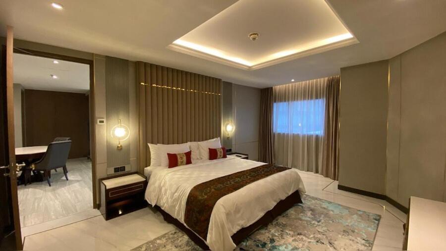 Po Hotel Semarang Exterior photo